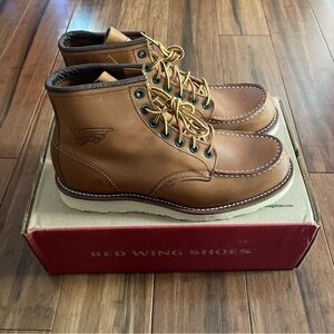Red Wing Classic Moc Toe Boot (875). Size 8 Men’s. Made in USA.